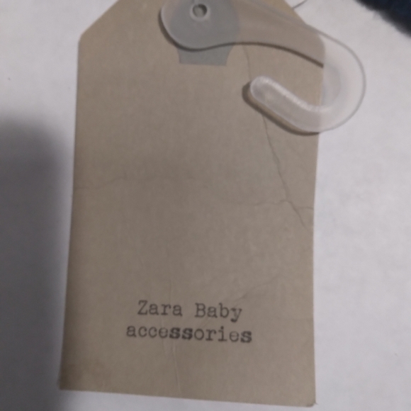 Mittens - Picture 3 of 5